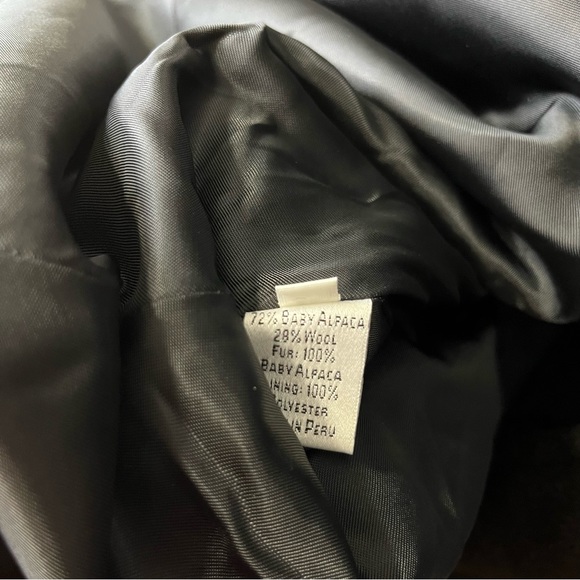 Alpaca Wool Cape for the ultimate dramatic collection! - Picture 12 of 12